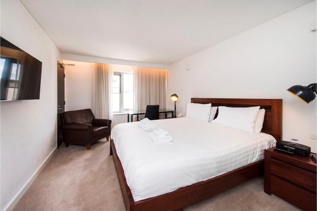 Comfortable Room with Fantastic Rooftop Views — Hotel in Perth