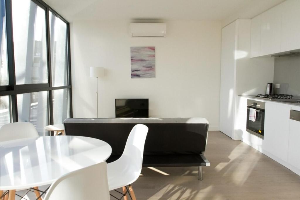 Modern Light-Filled Luxury 1Bedroom Apartment in South Melbourne photo