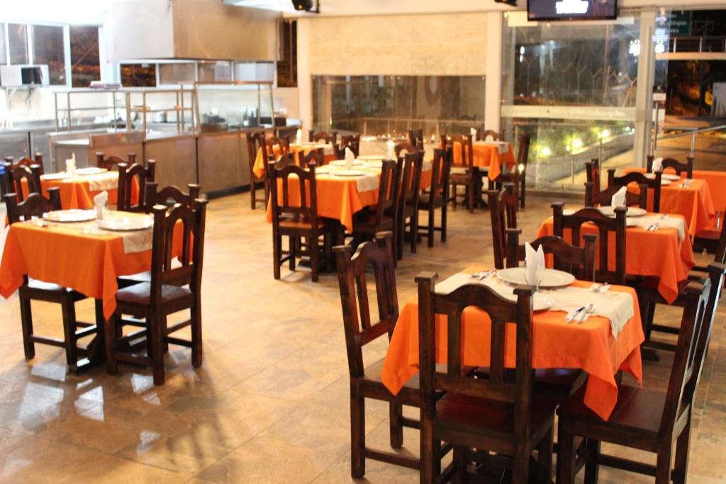 Restaurant, Sky Club Eco Hotel in Belen De Umbria