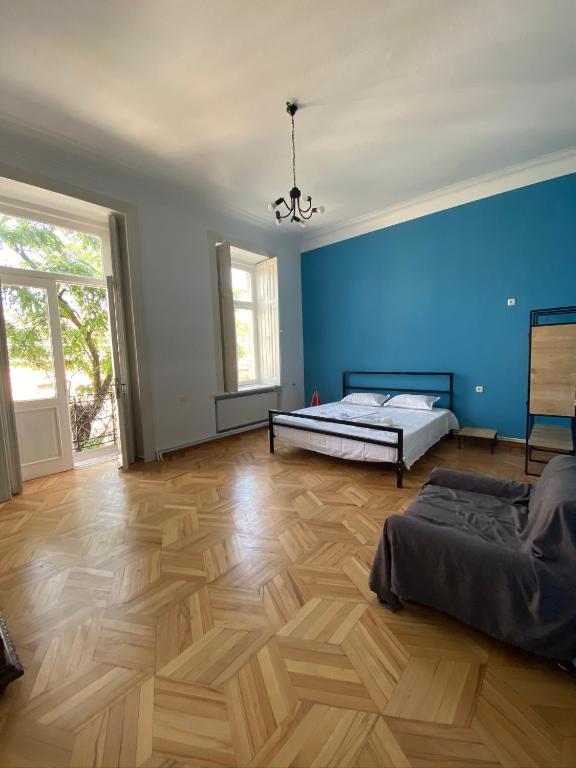 Red door-Room with private bathroom — Hotel in Tbilisi
