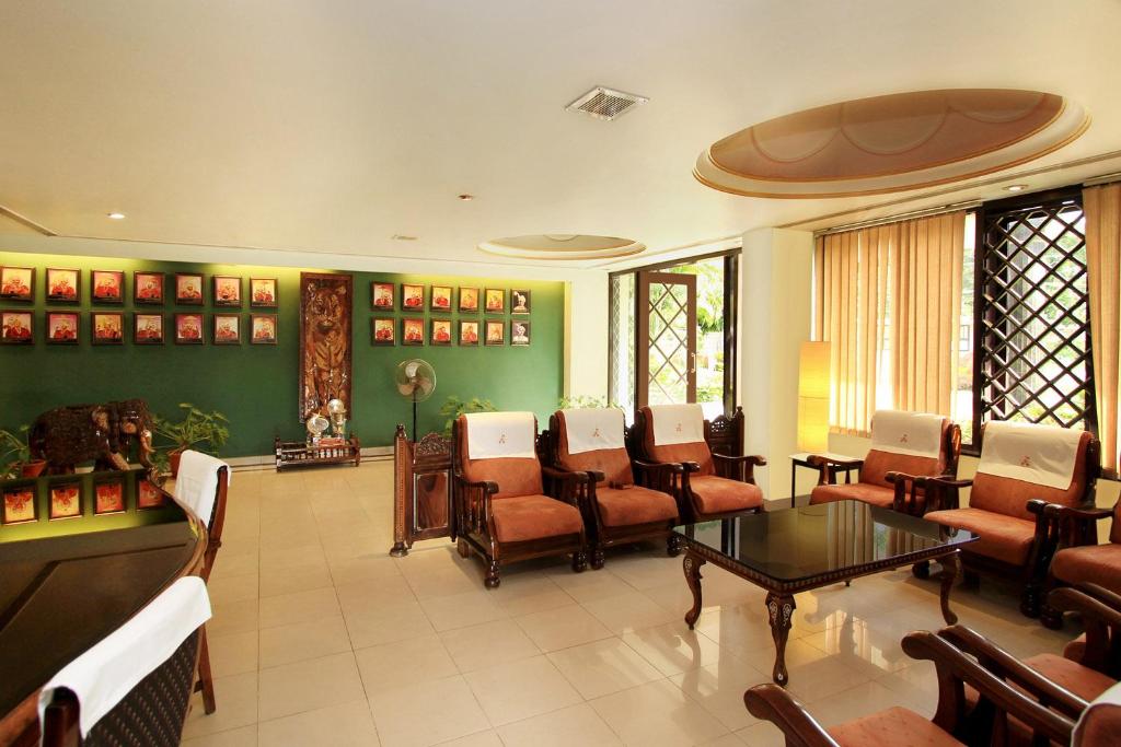 Royal Inn photo