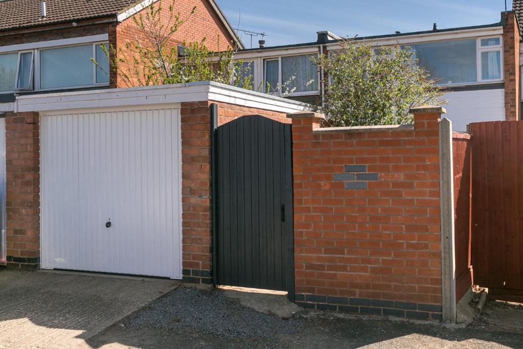 Stylish House & Work and Leisure inc FREE Parking & BHX Airport by ComfyWorkers photo