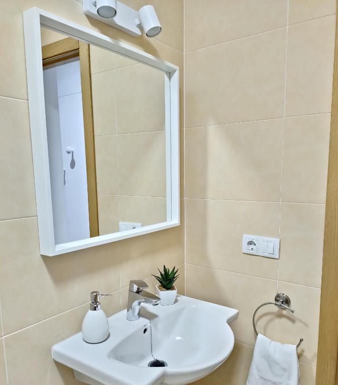 RELAX CHICLANA-Aparcamiento privado-TV Cable-WifiPlus-Aire Acond-Incluido - 5
