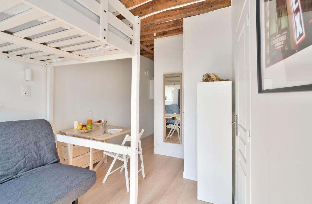Stylish Mezzanine Studio in the Heart of Paris 3F - 4