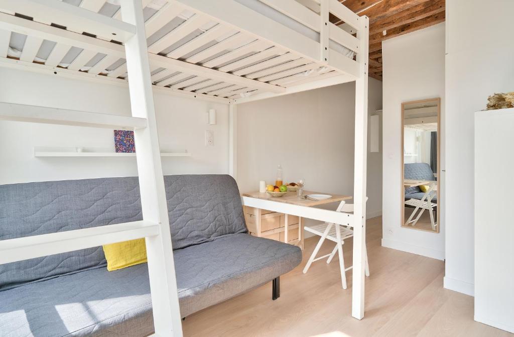 Stylish Mezzanine Studio in the Heart of Paris 3F - 3