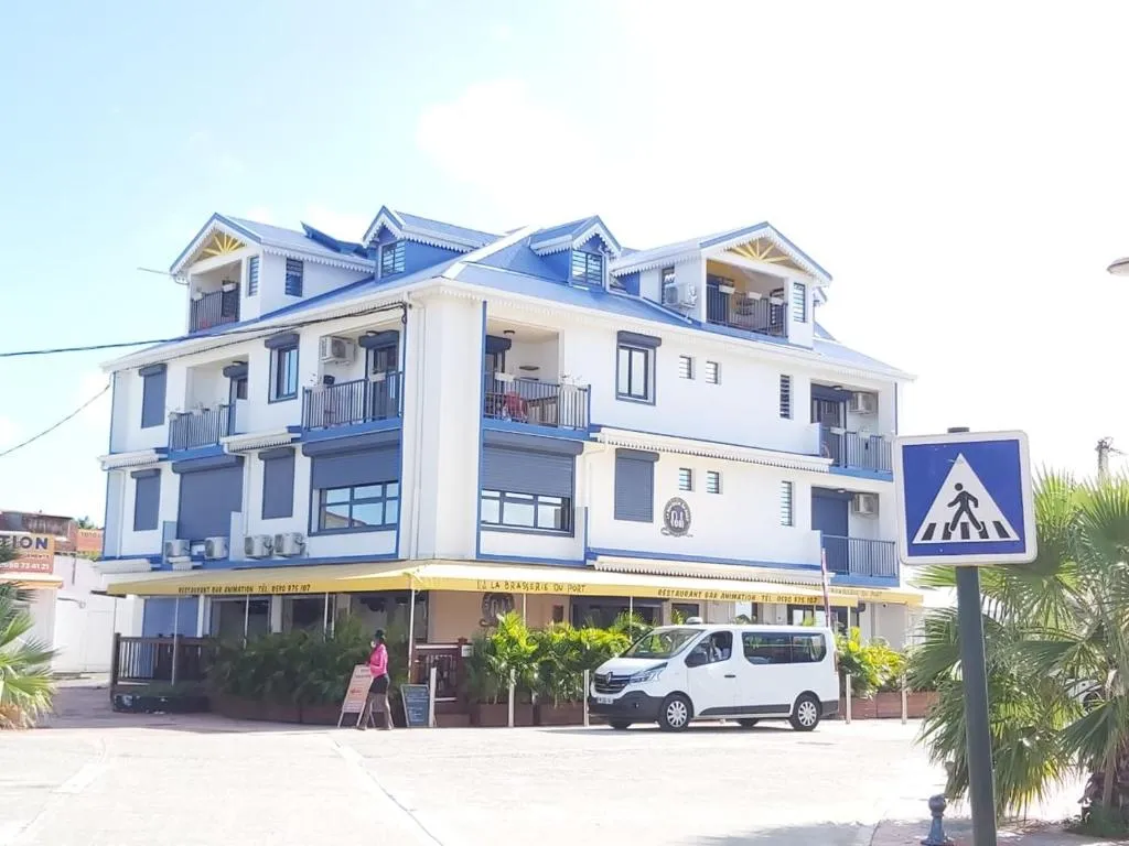 Résidence TOULOUKAÉRA, hotel in Grand-Bourg
