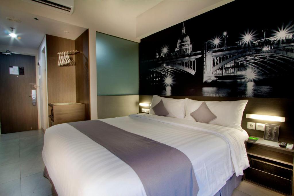 Hotel Neo Tendean by ASTON photo