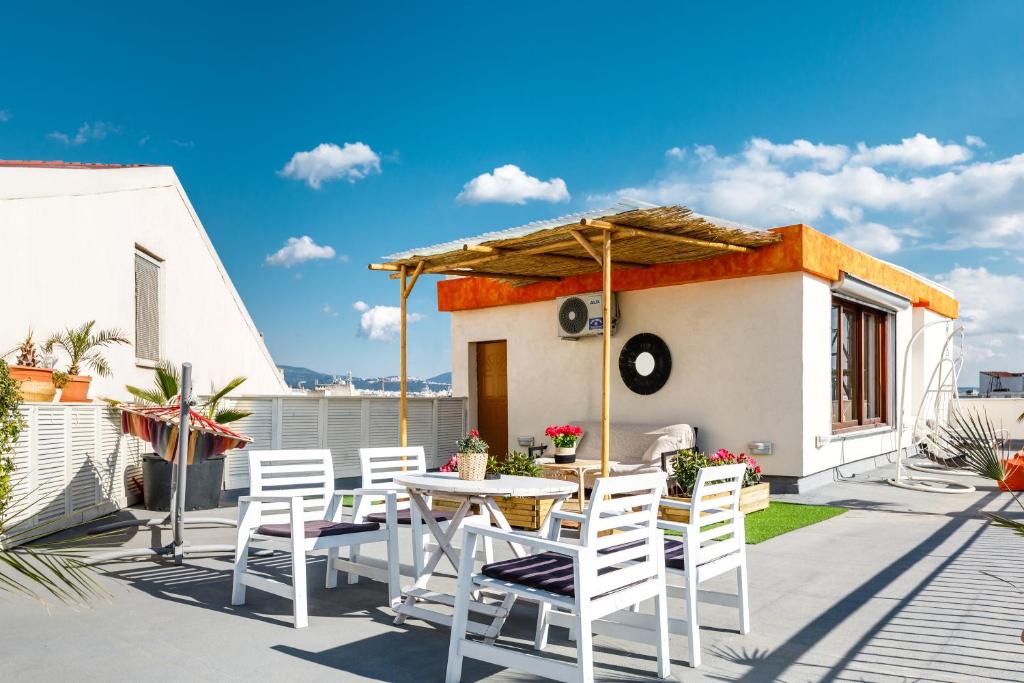 Studio With Seaview and Private Terrace, Soluň