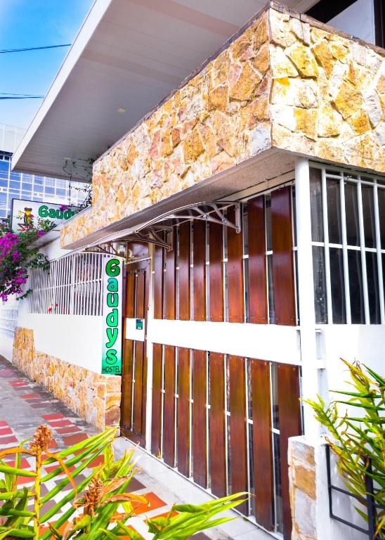 Exterior view, Gaudy's Hostel in San Jose