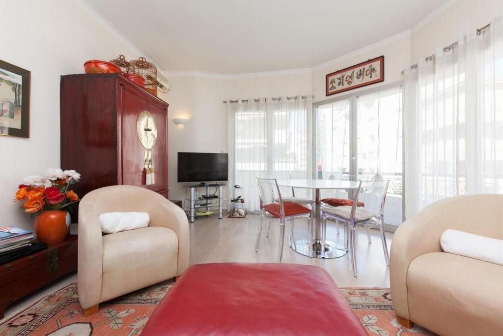 2-Br Apartment in City Center - 3