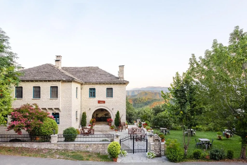 Andromachi's beloi hotel, hotel in Vitsa