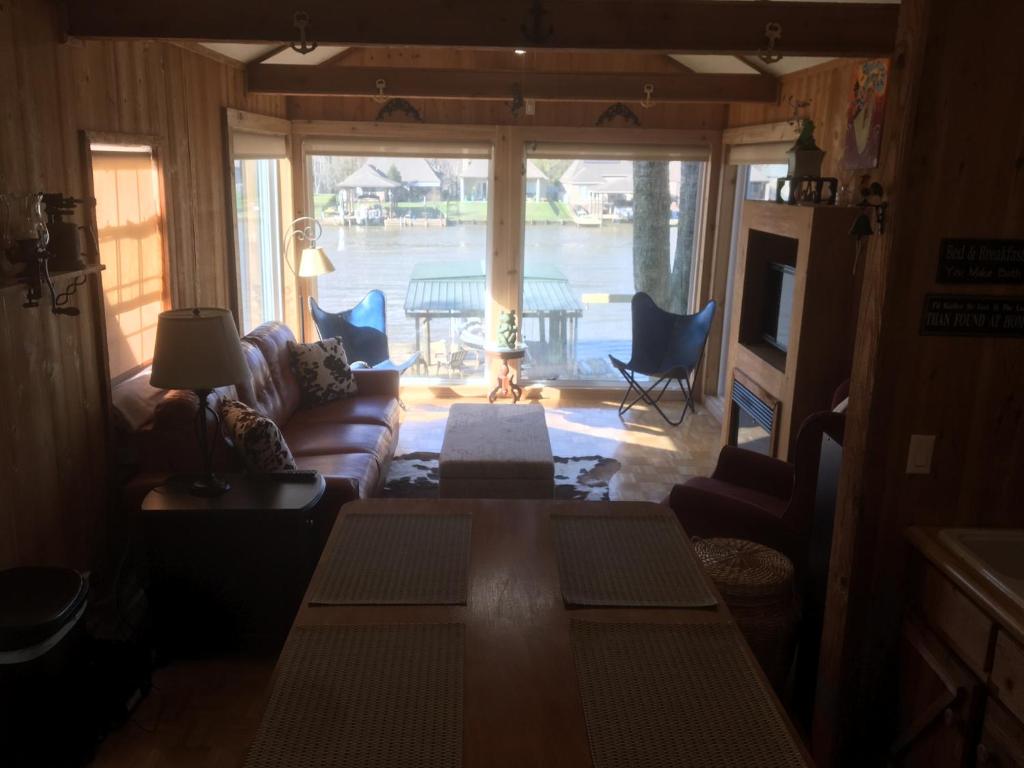 Cozy Cabin on the Bayou photo