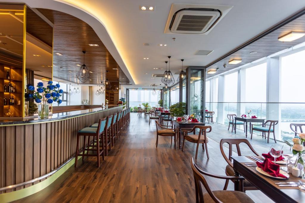 화이트 로터스 휴 호텔