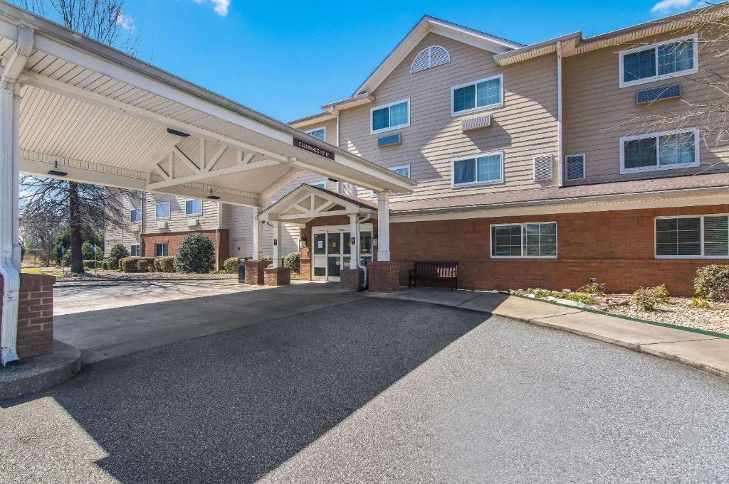 MainStay Suites Columbus next to Fort Moore photo