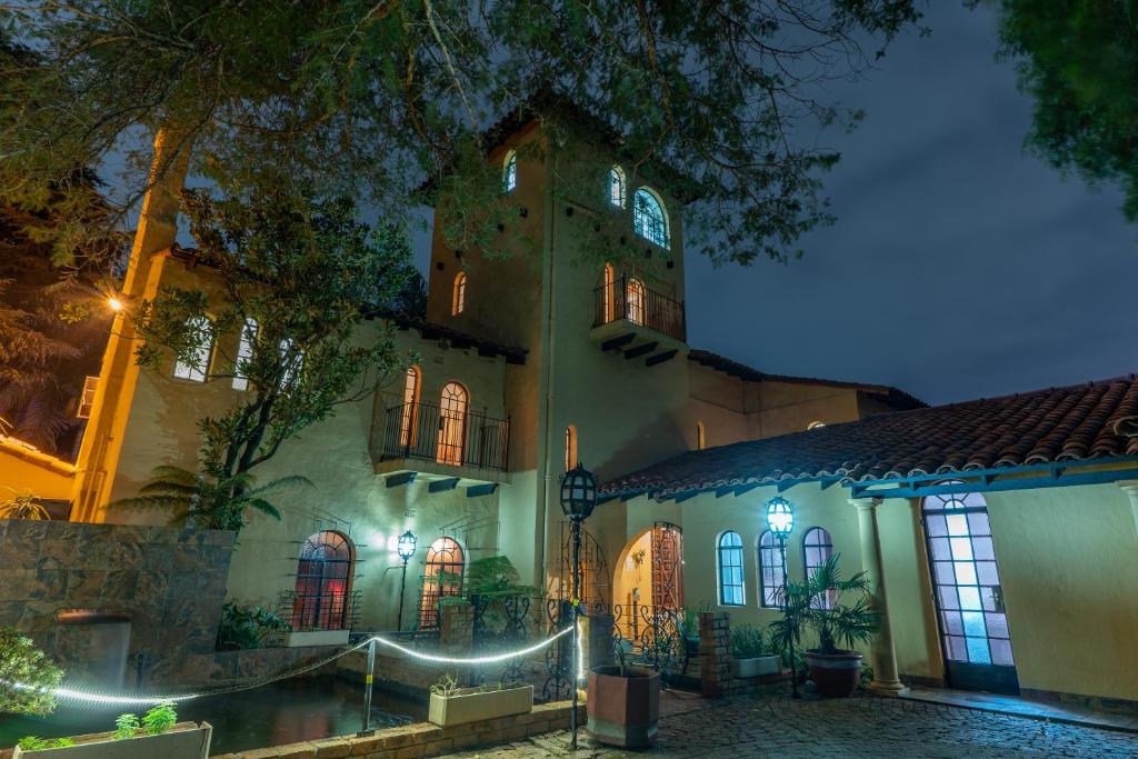 Airport Tower Lodge 外観