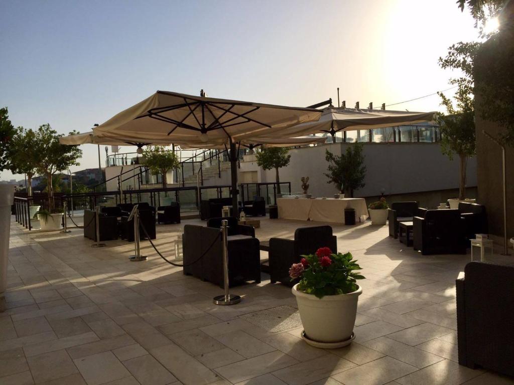 4 SPA Hotel — Restaurant & bars in Cannizzaro, Sicily