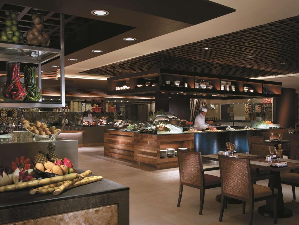 シャングリラ ラサ サヤン - Dining image