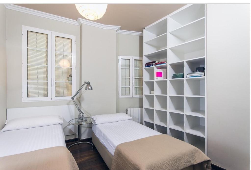 No turistic rental, Duplex penthouse in the historic center, Valencia, ideal for those looking to stay in the city for a season, including professionals and students - 5
