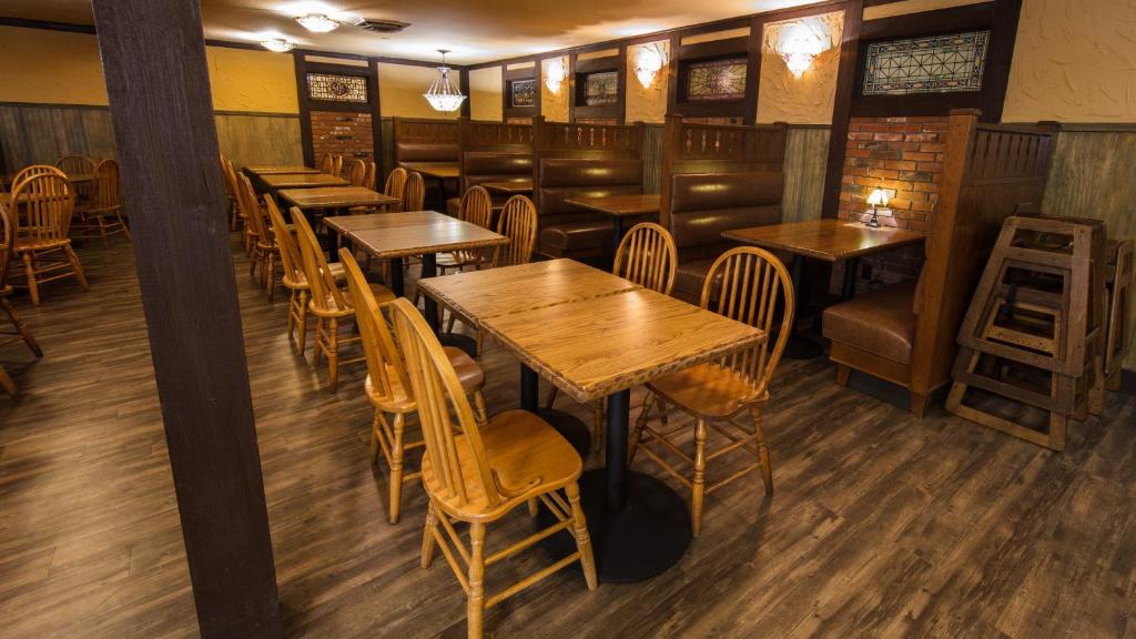 Restaurant, Wild Bear Inn in Pigeon Forge (TN)