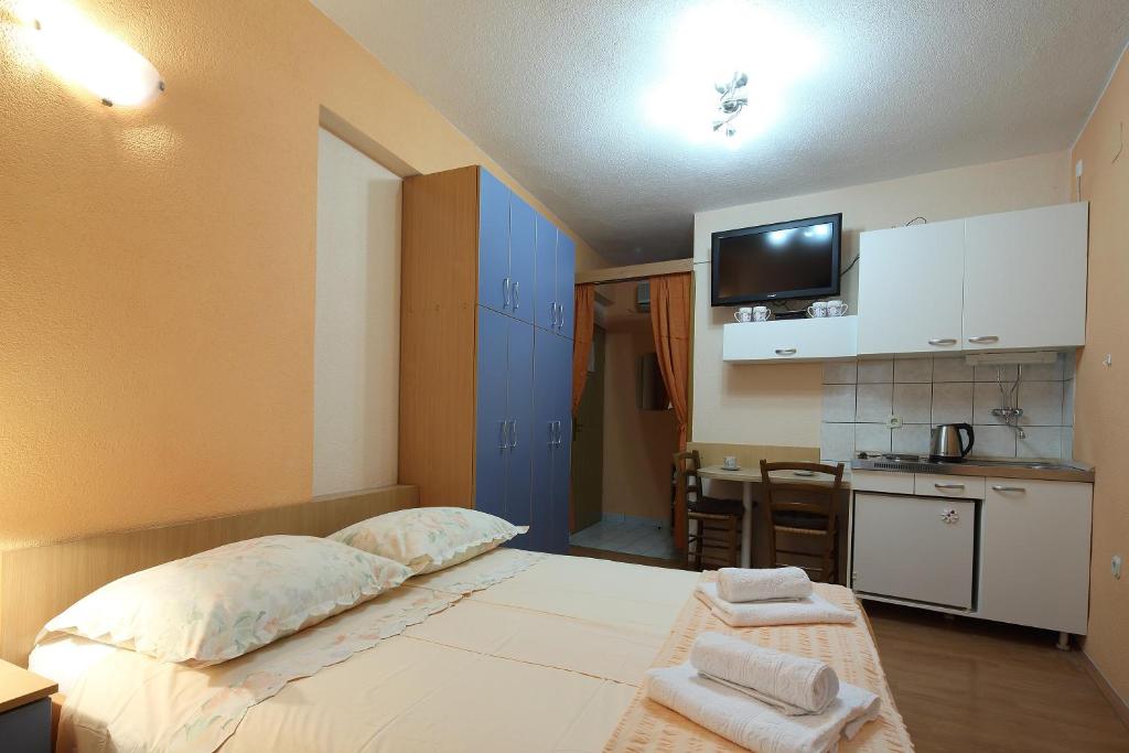 La Familia Apartments photo