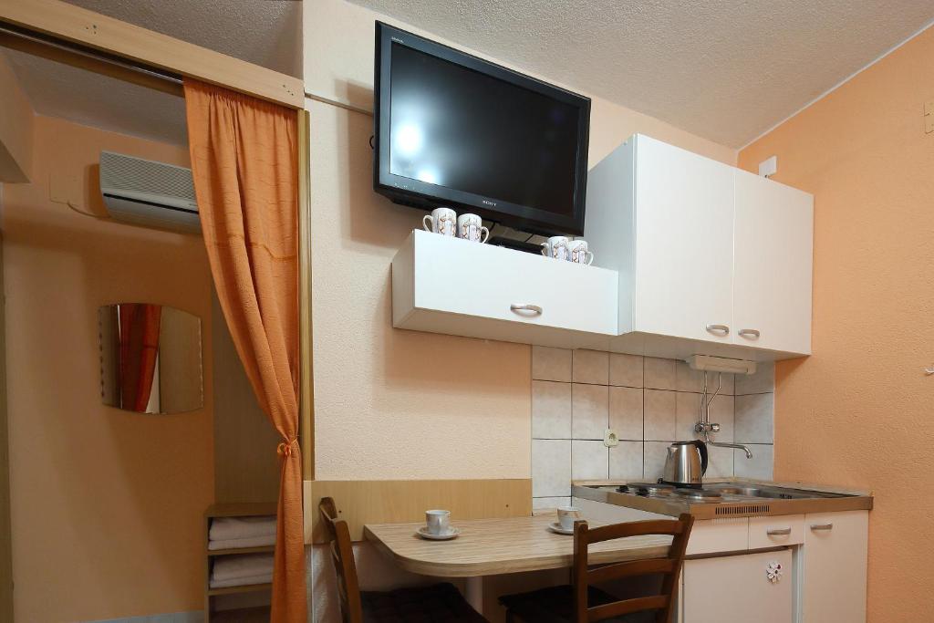 La Familia Apartments photo