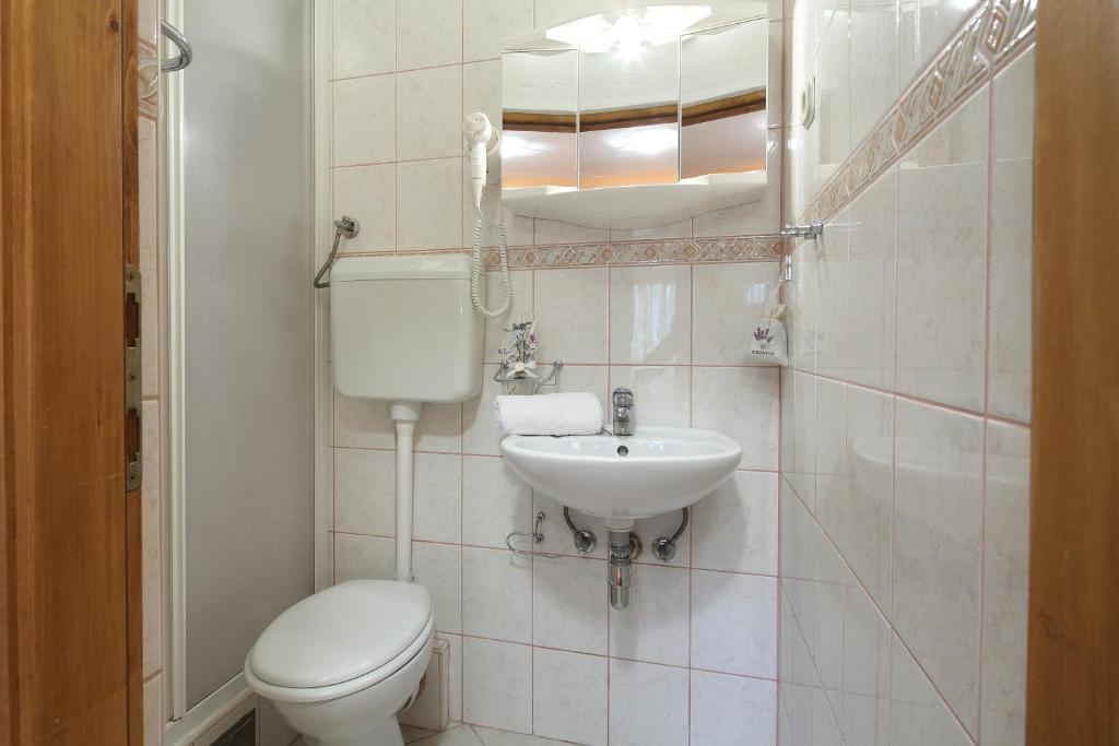 La Familia Apartments photo