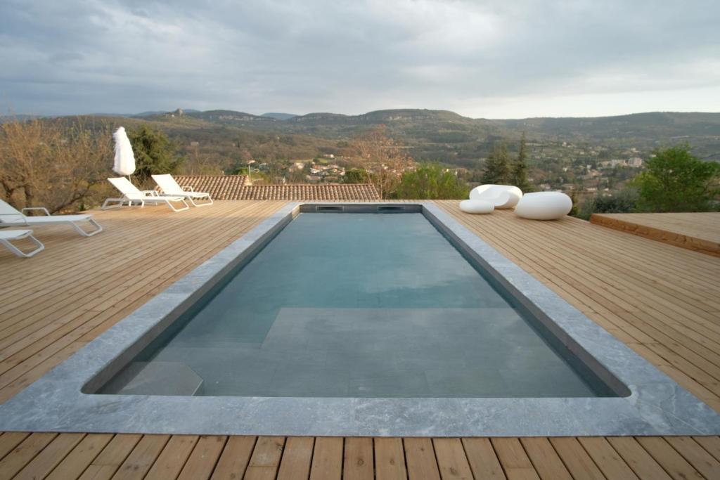 La Possibilité d'une Ile, Apt