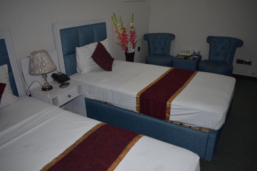 Safari Hotel (Davis Road) photo