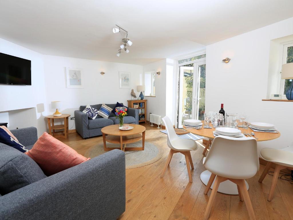 11 Ridge Hill | Devon Guide