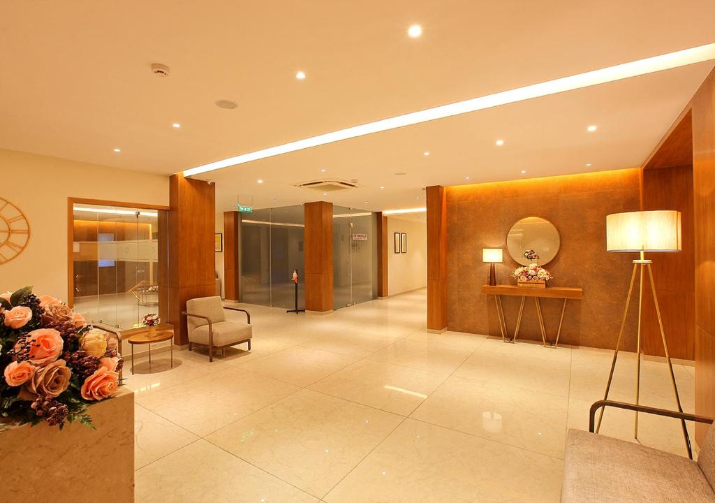 Hotel Crystal Plaza photo