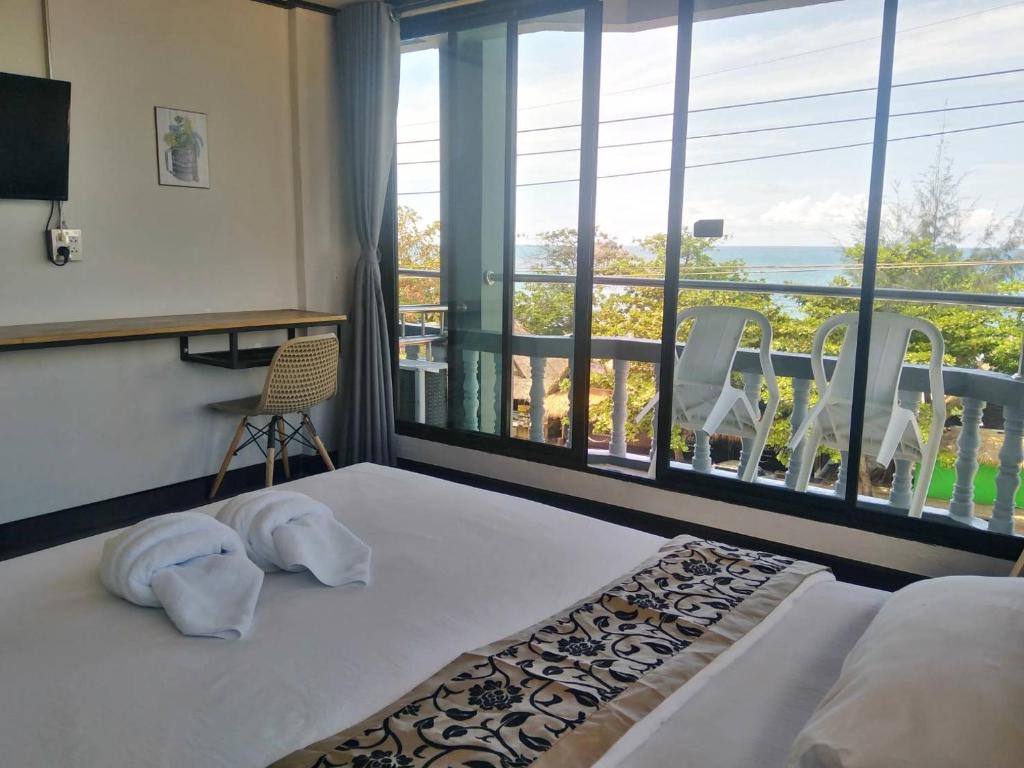 Pimpimarn Beach Hotel photo