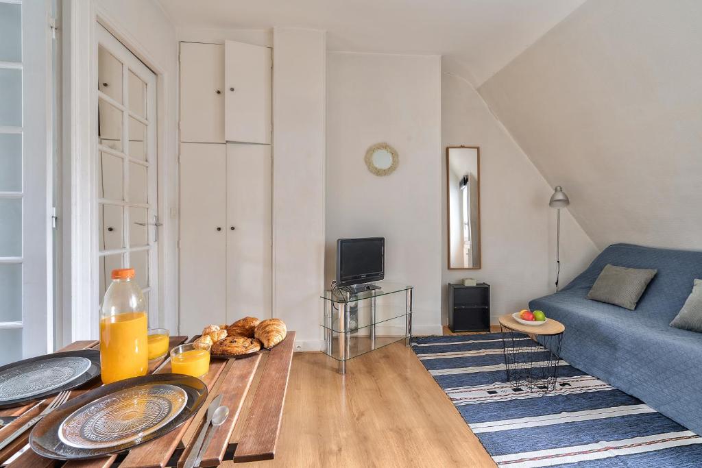 New Parisian Studio with View in the Central 11th - 2