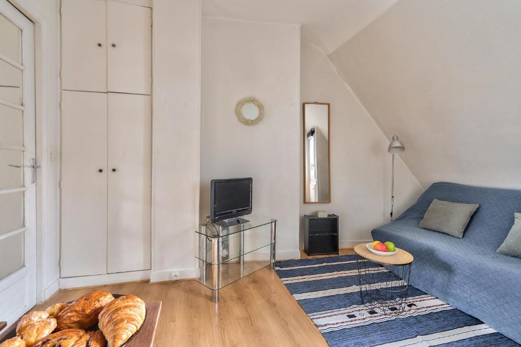 New Parisian Studio with View in the Central 11th - 4