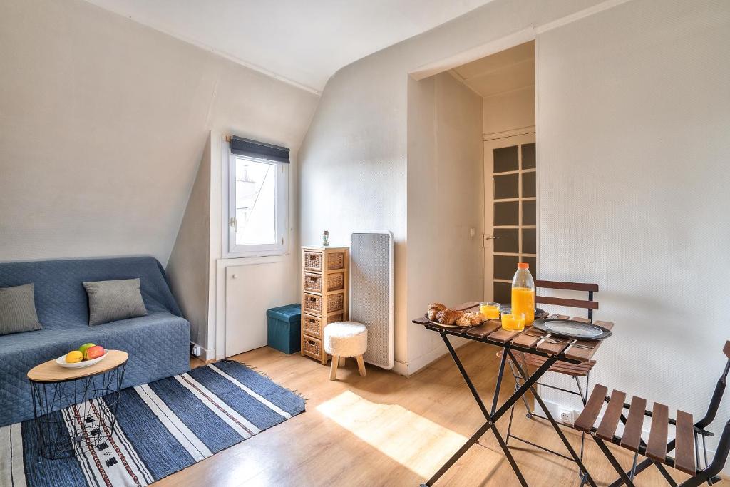 New Parisian Studio with View in the Central 11th - 5