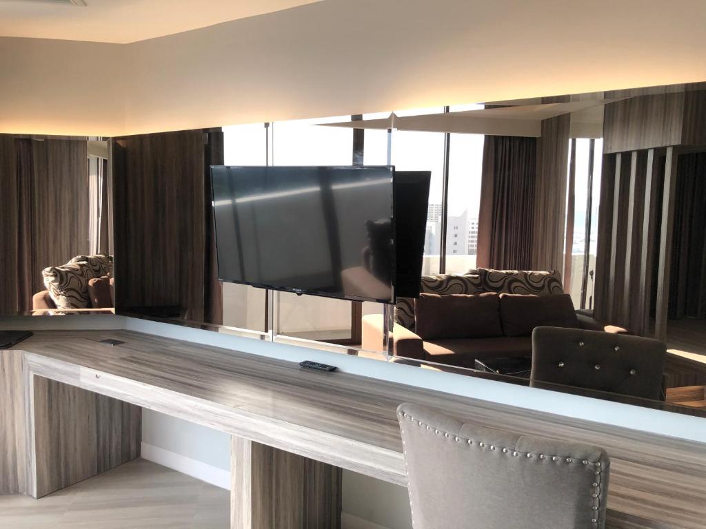 Shared lounge/TV area
