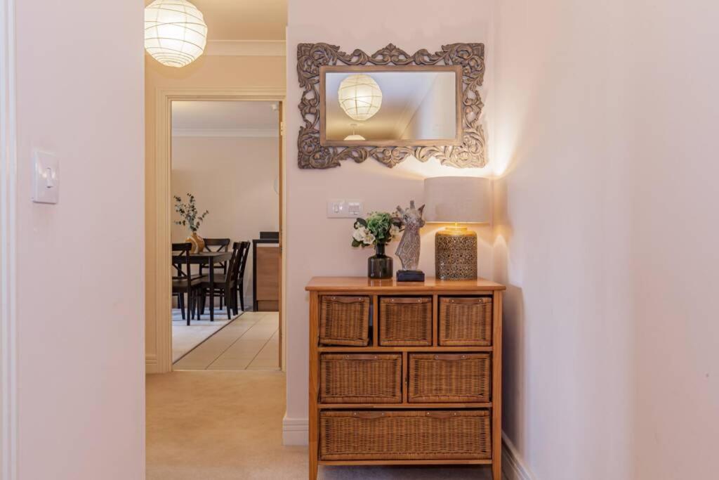 Modern and chic city centre apartment with parking photo