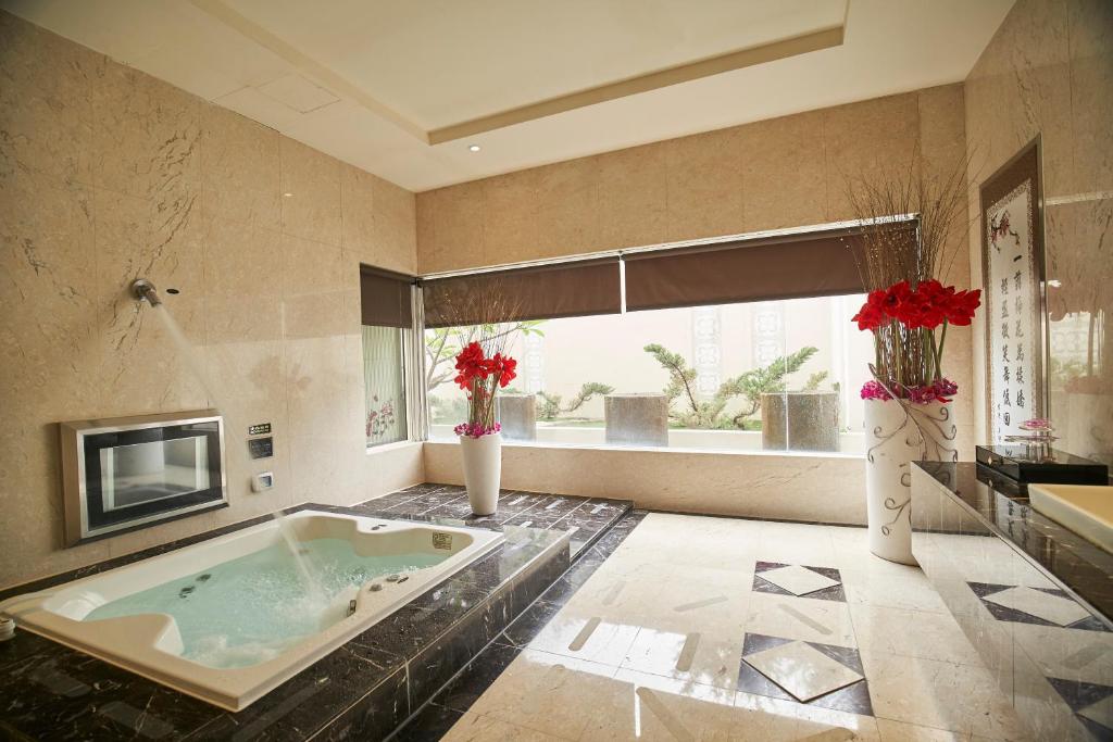 Bathroom, Young Motel in Taoyuan