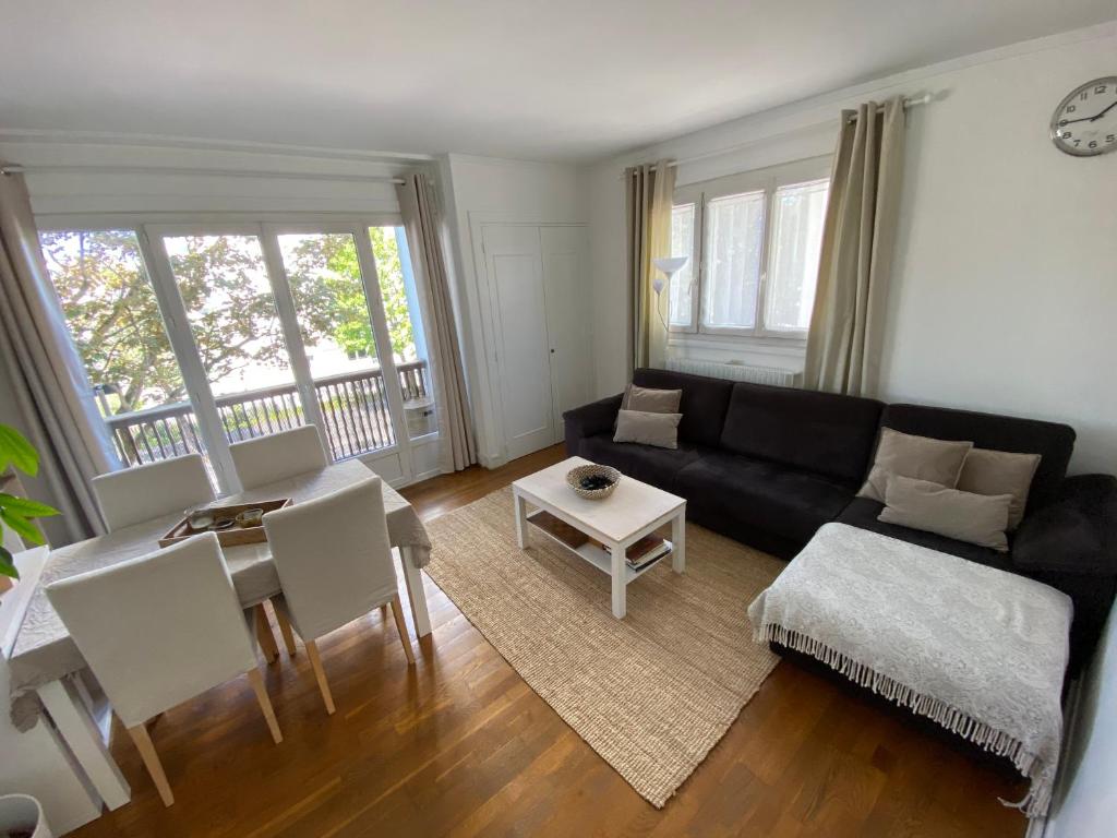 Belle Appartement lumineux avec balcon plein centre . - 1