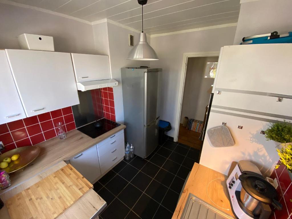 Belle Appartement lumineux avec balcon plein centre . - 4