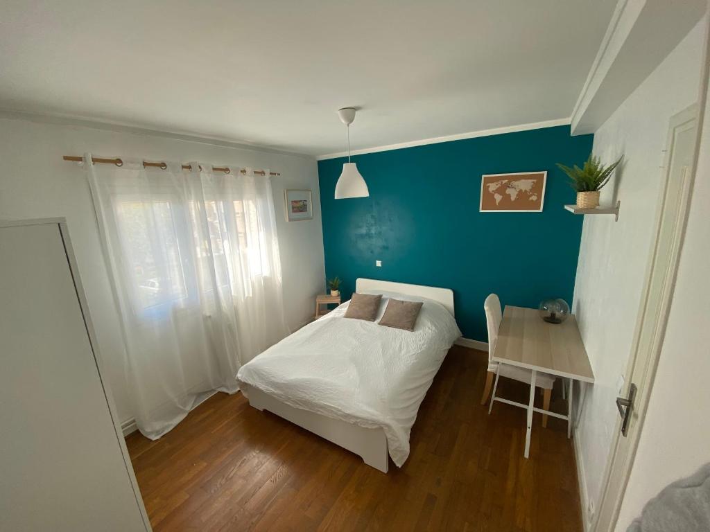 Belle Appartement lumineux avec balcon plein centre . - 5