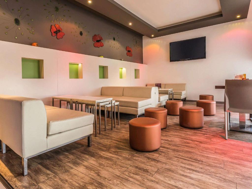 ibis Oran Les Falaises 外観