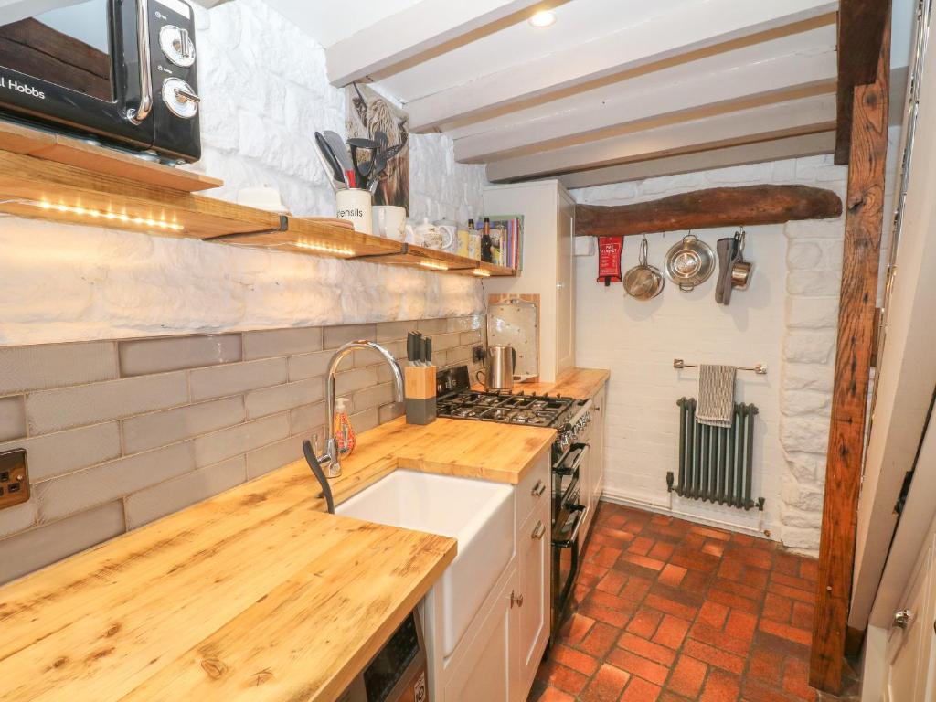 Archway Cottage, Crich photo 3