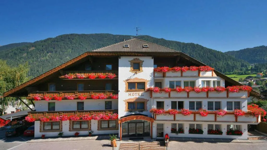 Hotel Kronplatzer Hof, hotel in Rasun di Sopra