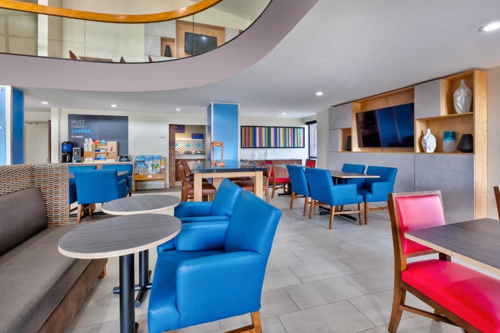 Holiday Inn Express Detroit-Warren/General Motors Technology Center By IHG お料理のイメージ