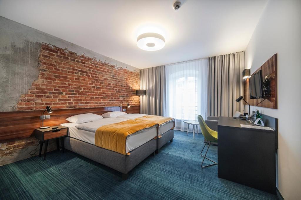 Quarto Duplo Standard com Cama King-size