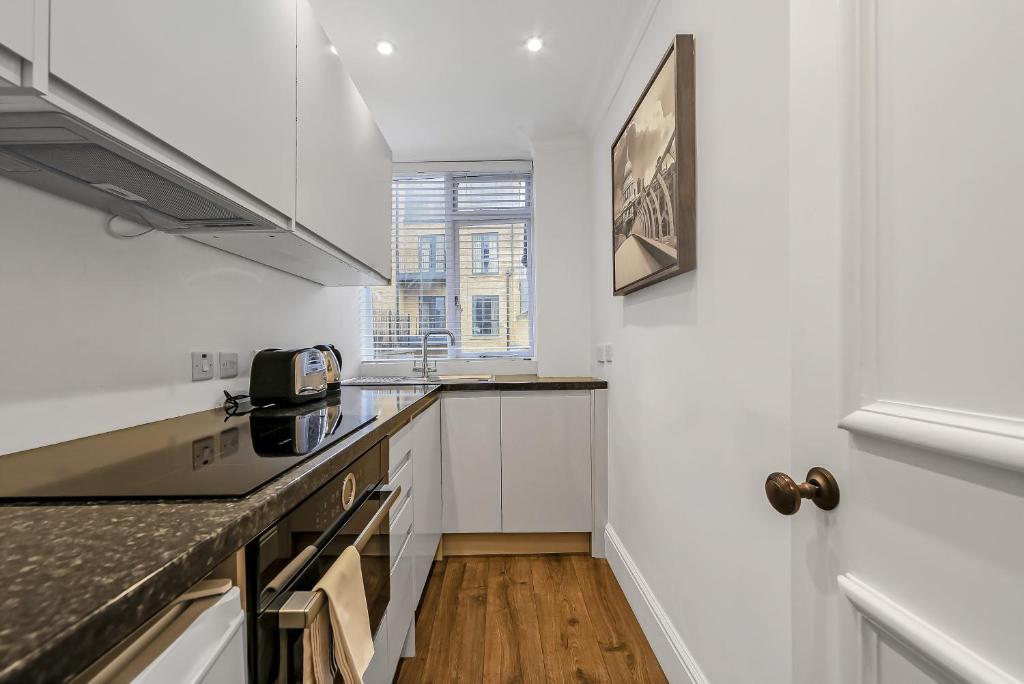 10 Curzon Street by Mansley 전경