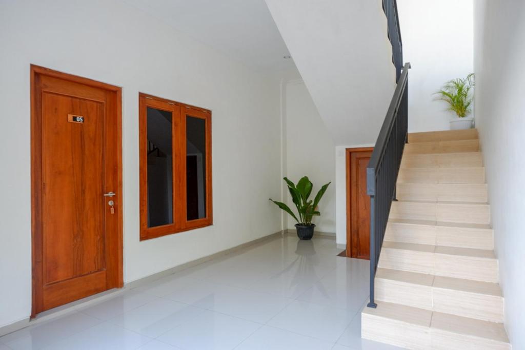 レッドドアーズ シャリア @ オマ サワ (RedDoorz Syariah @ Omah Sawah)