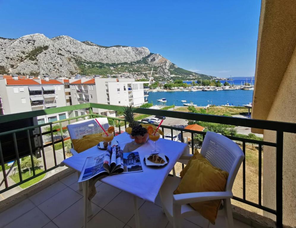 Olmissum rooftop sea view, Omiš