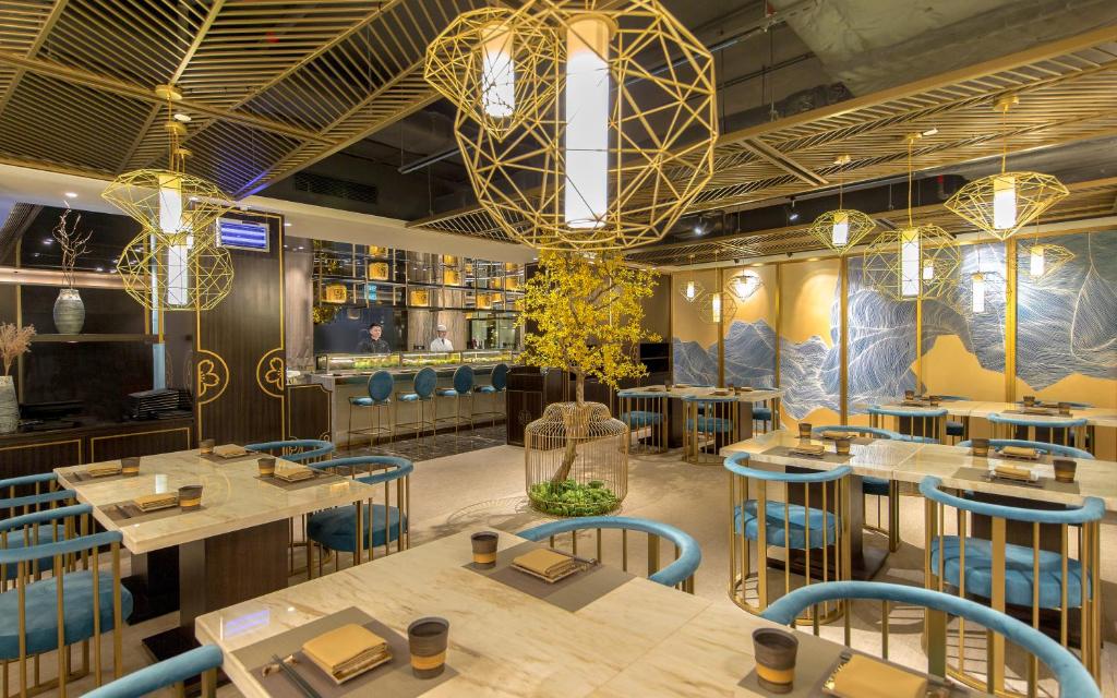 Restaurant, Hotel Golden Dragon in Macau