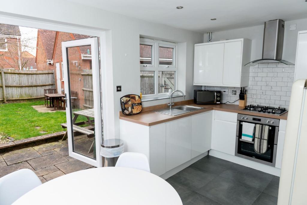 A Cosy House Sleeps 7 FREE PARKING Close To The NEC and BHX Airport Three Bedroom House By Be More H photo